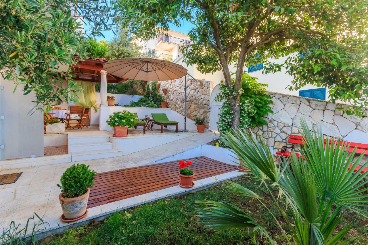 Holiday Home Lola, Sea On A Palm! Heated Pool Trogir Zewnętrze zdjęcie