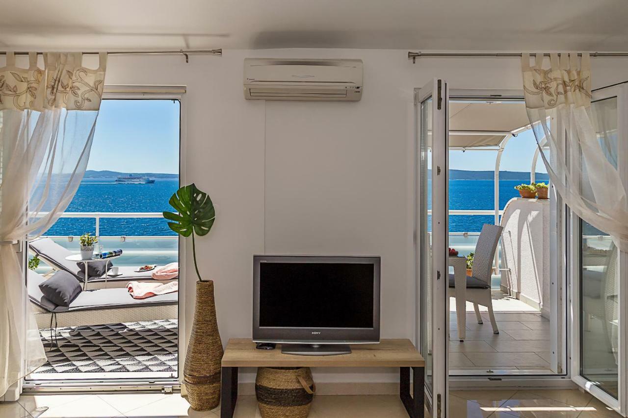 Holiday Home Lola, Sea On A Palm! Heated Pool Trogir Zewnętrze zdjęcie