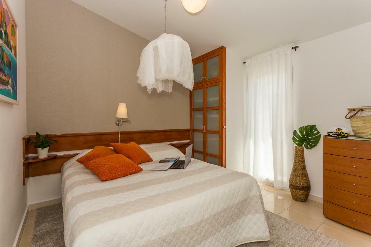 Holiday Home Lola, Sea On A Palm! Heated Pool Trogir Zewnętrze zdjęcie