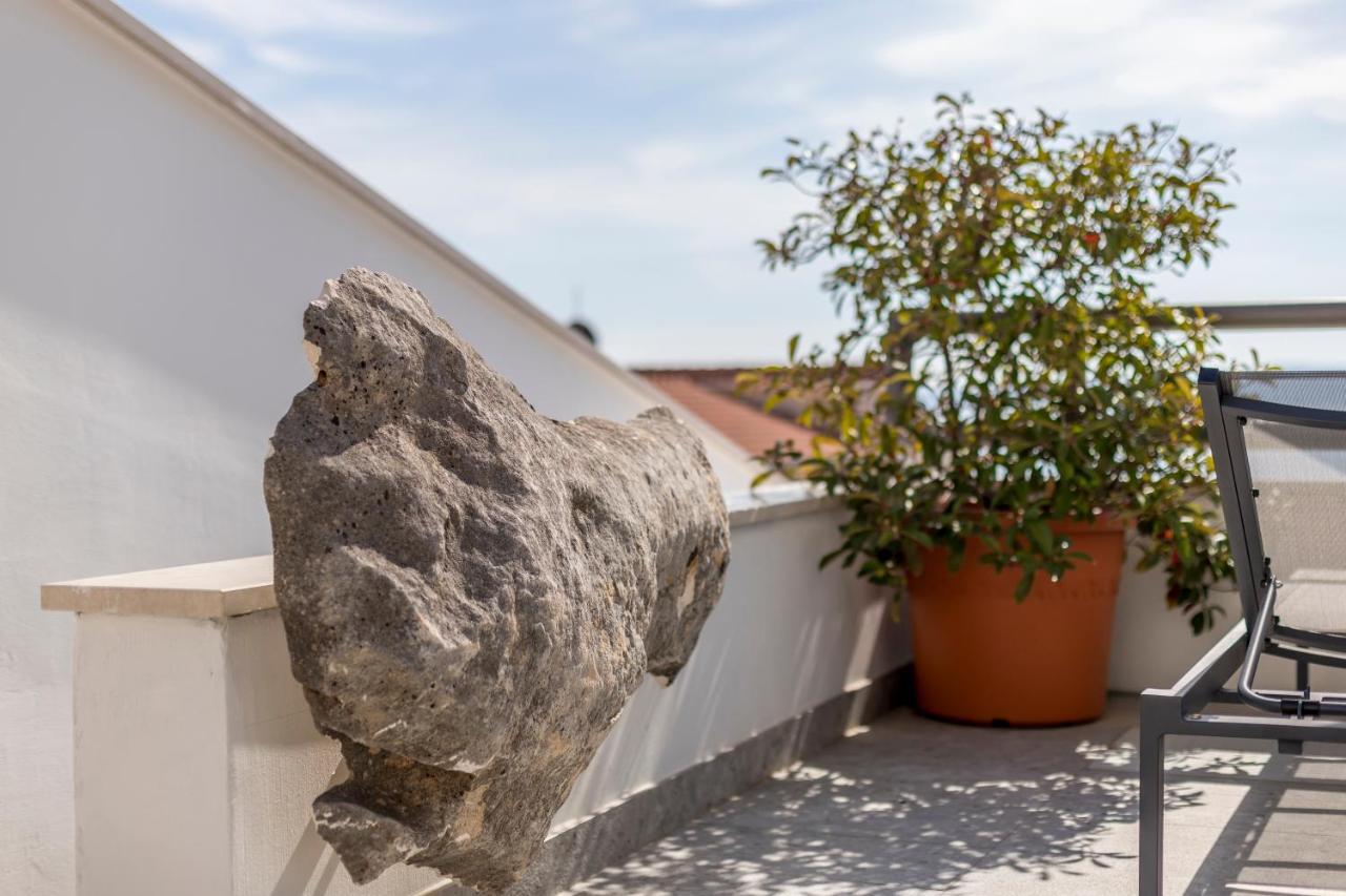 Holiday Home Lola, Sea On A Palm! Heated Pool Trogir Zewnętrze zdjęcie